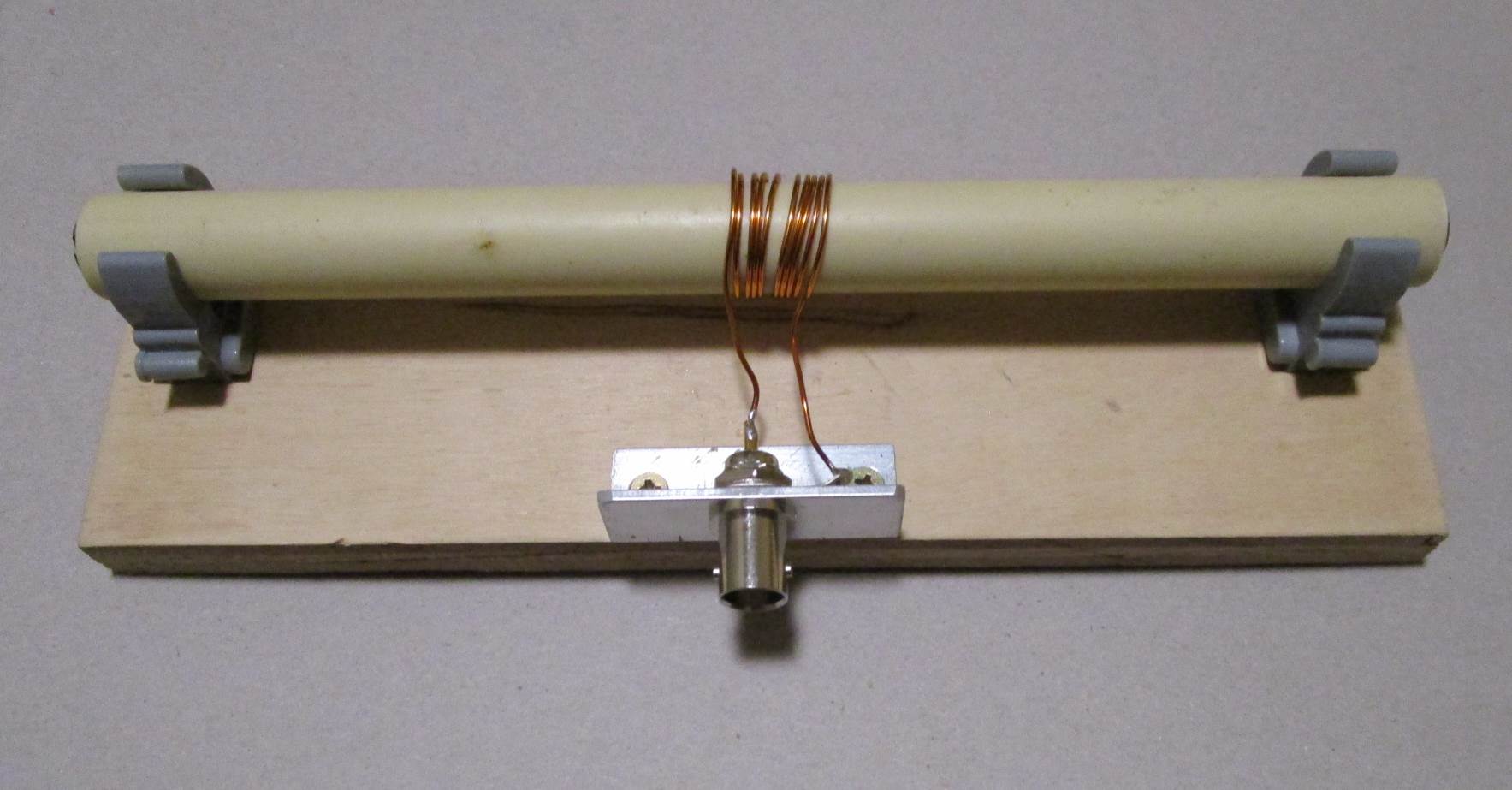 Wideband ferrite antenna